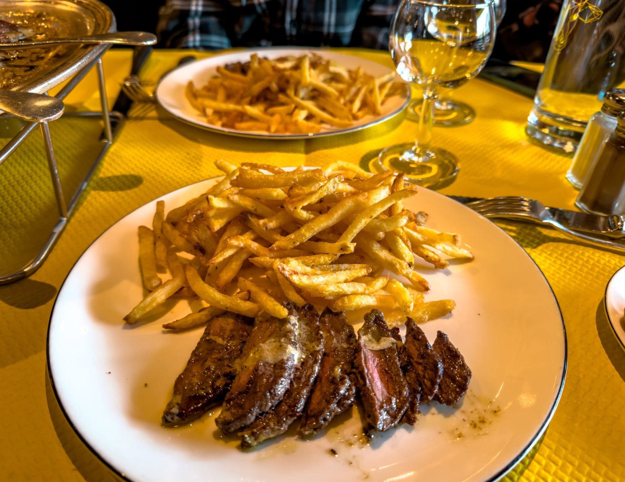 Bordeaux Travel Guide (5).png